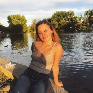 Meet your Posher, Cassandra